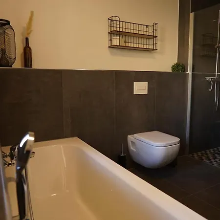 Spreewald Ferienhaus: Modern 8-person Retreat Near Thermal Apartment *